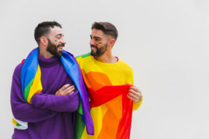 Coppia gay che racconta la sua storai LGBTQ+